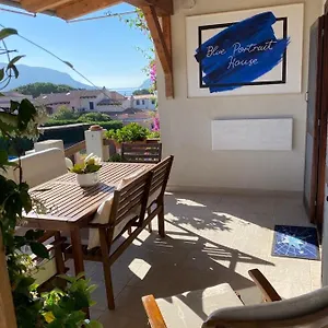  Appartement Blue Portrait House